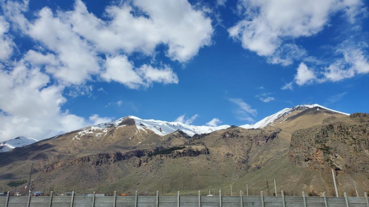 Mountain Hut In Kazbegi Villa Exterior photo