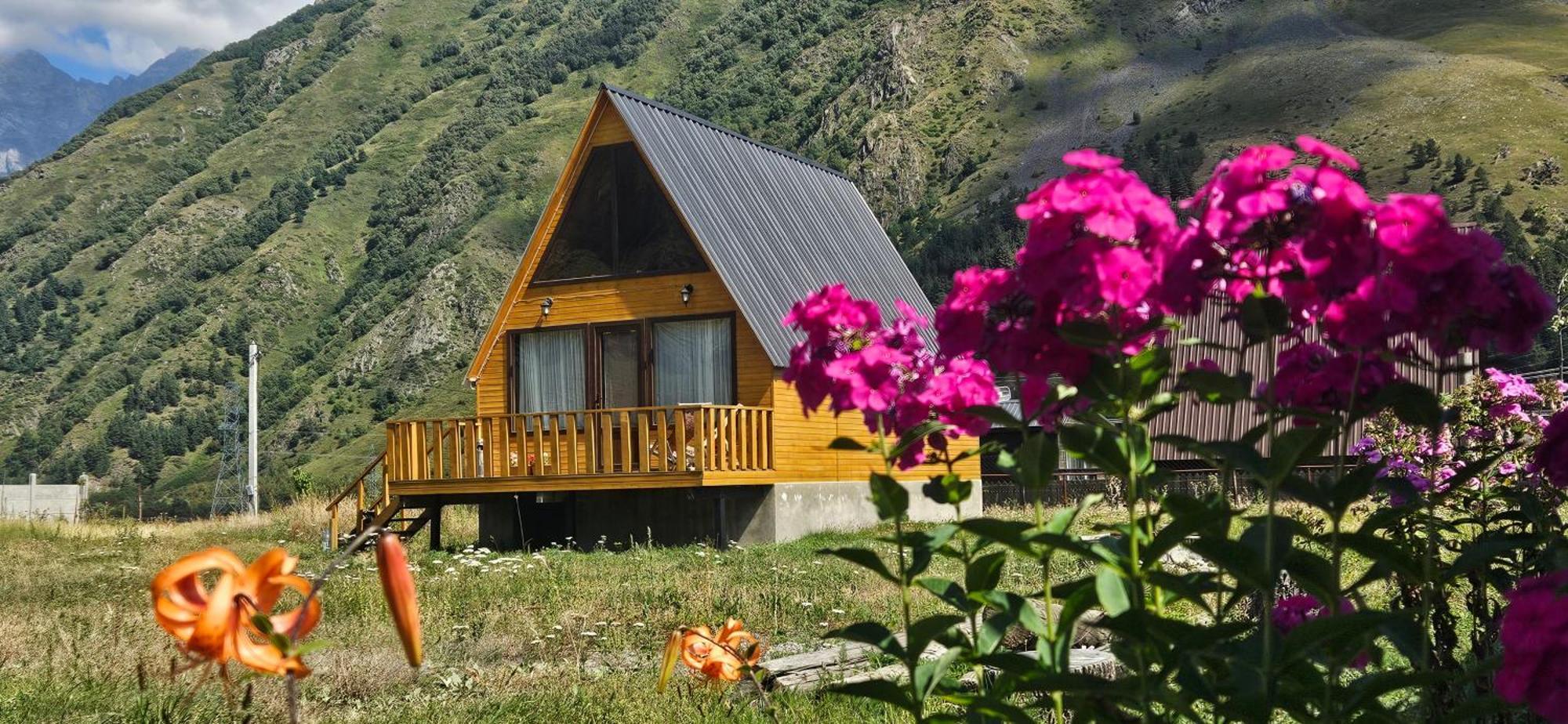 Mountain Hut In Kazbegi Villa Exterior photo